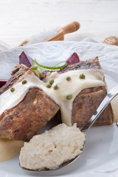 Pancar ve horseradish sos ile sığır eti — Stok fotoğraf