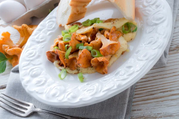 Mít ranní omeletu s liškami — Stock fotografie