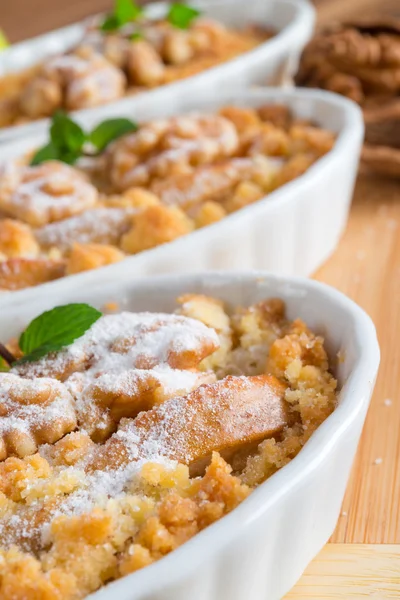 Bolo streusel de noz de maçã — Fotografia de Stock