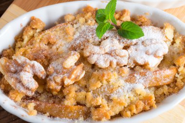 elma ceviz streusel pasta