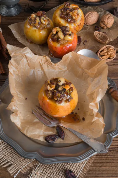 Apfel mit Nuss Karamell Fllung — Foto de Stock