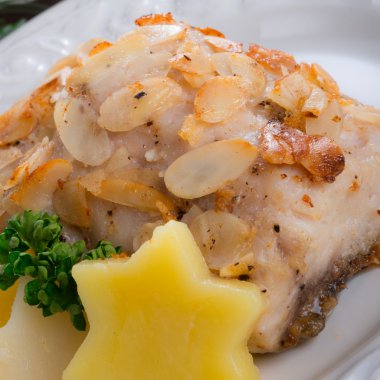 badem ile kızarmış sazan