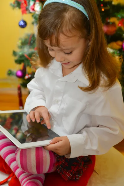 Small girl with tablet — Stock Photo, Image