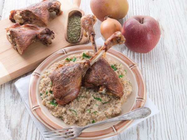 Roasted goose thighs with grits — Stockfoto