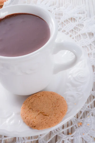 Warme chocolademelk met cookie — Stockfoto
