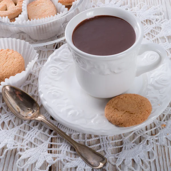 Chocolate quente com bolacha — Fotografia de Stock