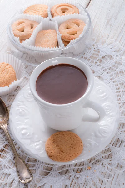 Heiße Schokolade mit Plätzchen — Stockfoto