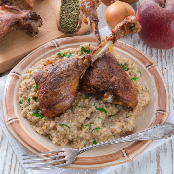 Roasted goose thighs with grits — Stockfoto