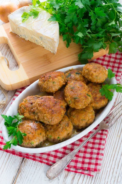 Rissole com queijo mofo e salsa — Fotografia de Stock