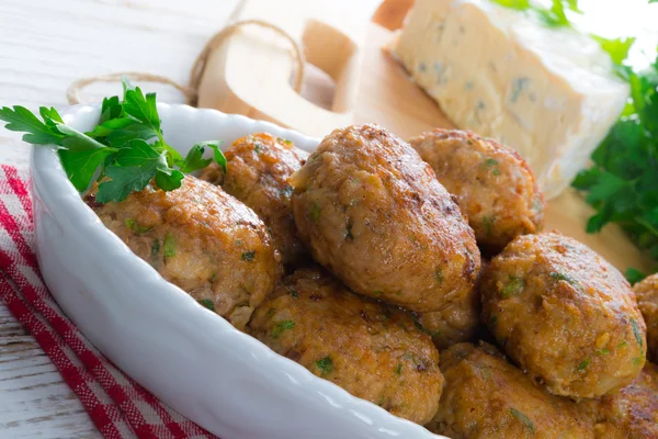 Rissole mit Schimmelkäse und Petersilie — Stockfoto