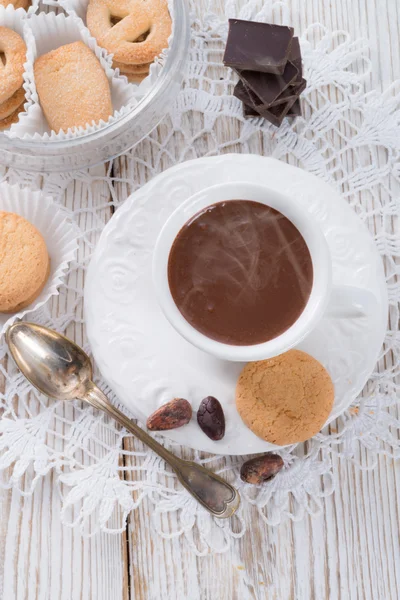 Warme chocolademelk met cookie — Stockfoto