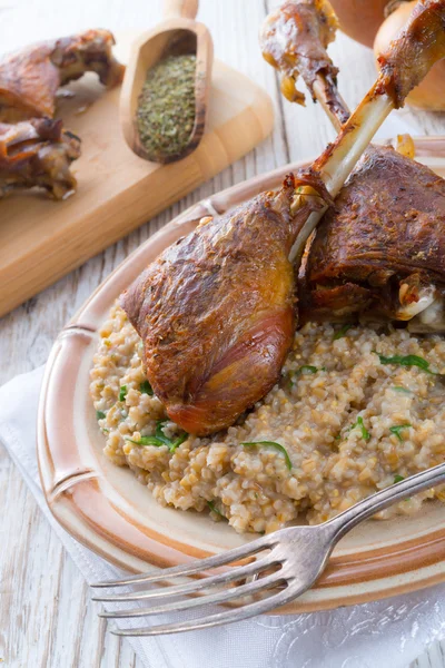 Roasted goose thighs with grits — Stockfoto