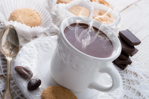 Chocolate caliente con galleta — Foto de Stock