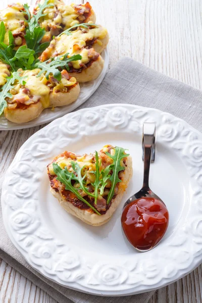 Kleine pizza — Stockfoto