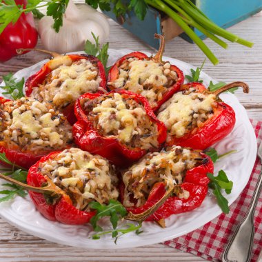 kırmızı biber pilav ile tam