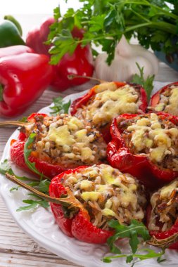 kırmızı biber pilav ile tam