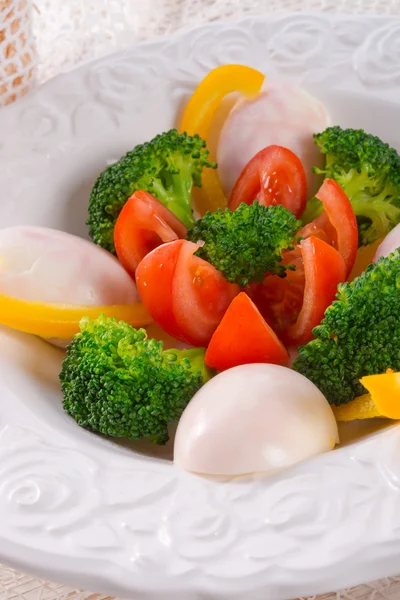 Huevos de mármol con verduras — Foto de Stock