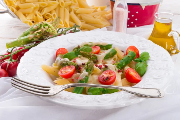 Noodles with asparagus — Stock Photo, Image