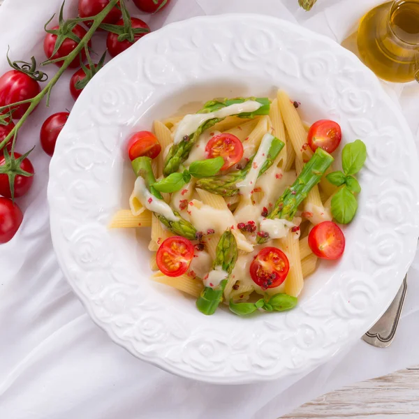 Fideos con espárragos —  Fotos de Stock