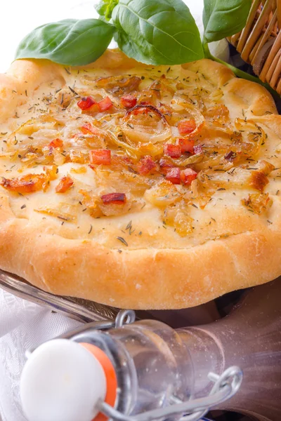 Tarta de cebolla y Federweisser — Foto de Stock