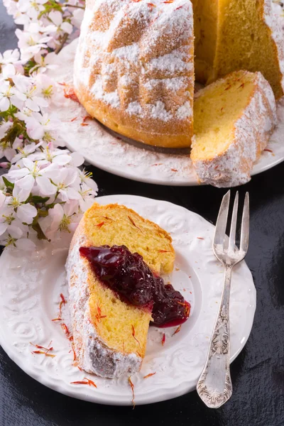 藏红花复活节 babka — 图库照片