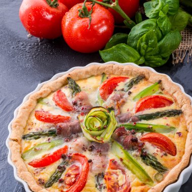 yumurta ile yeşil asparagi tart