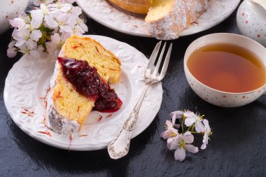 Safran Paskalya babka