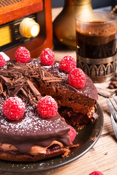 Chokladkaka och turkiskt kaffe — Stockfoto