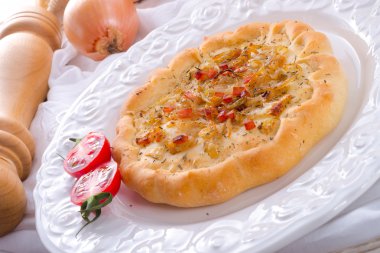 soğan tart ve genç şarap