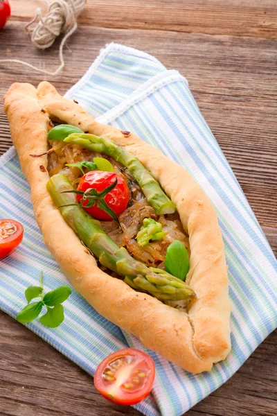 Home-baked pide — Stock Photo, Image