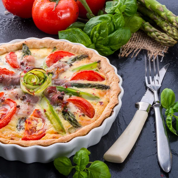 Crostata di asparagi verdi — Foto Stock