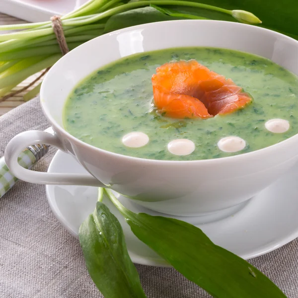 Bear allium soup with smoking salmon — Stock Photo, Image