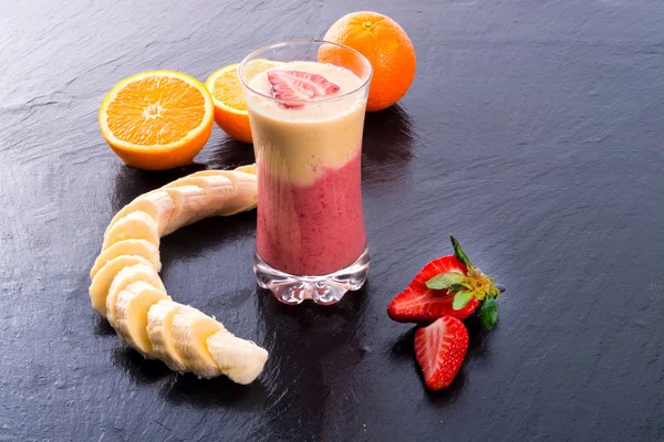 Erdbeer-Bananen-Smoothie — Stockfoto