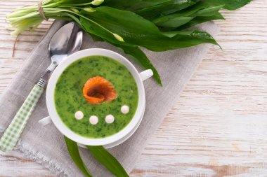 sarımsak çorbası ile somon füme