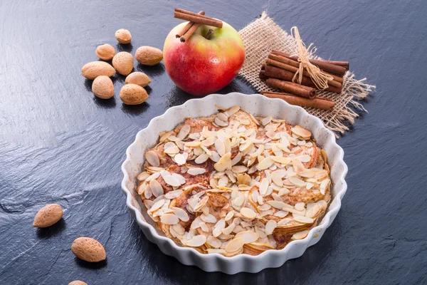 Torta de maçã com amêndoas — Fotografia de Stock