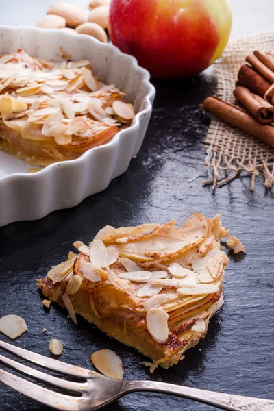 Torta de maçã com amêndoas — Fotografia de Stock