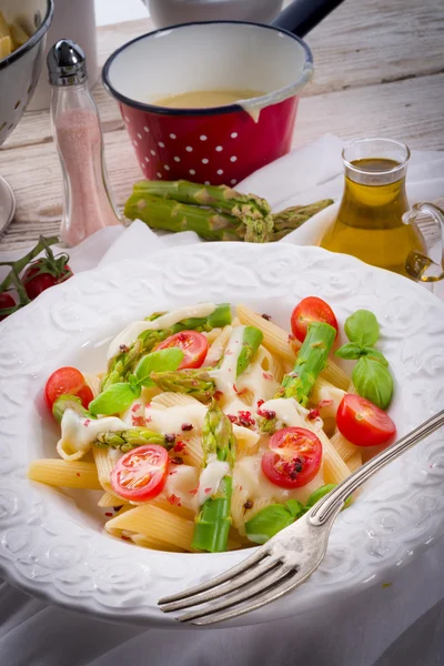 Fideos con espárragos —  Fotos de Stock