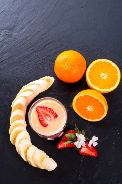 Aardbeien-Banaan smoothie — Stockfoto