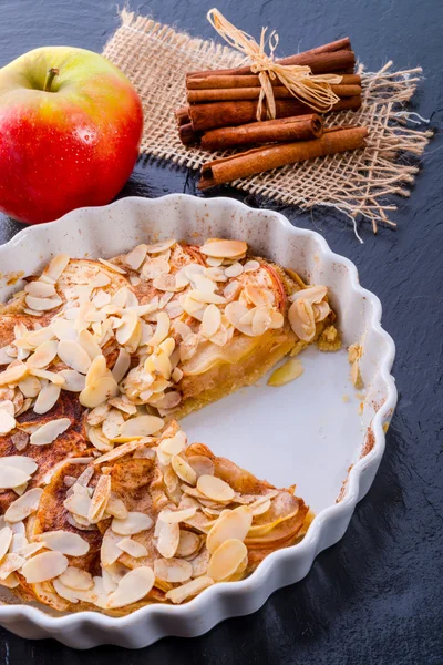 Torta de maçã com amêndoas — Fotografia de Stock