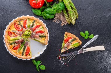 yeşil kuşkonmaz tart