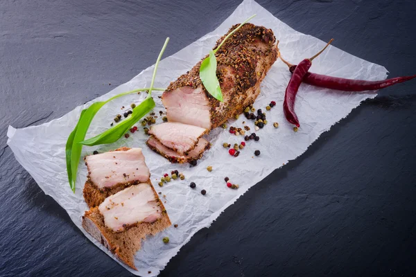 Tocino con corteza de miel de pimienta — Foto de Stock