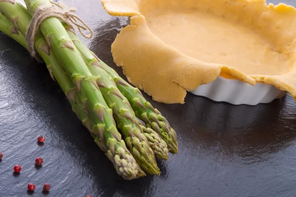 Green asparagus Tart preparation — Stock Photo, Image