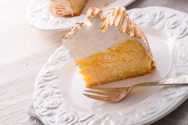 Cheesecake with Swiss meringue — Stock Photo, Image