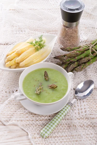 Sopa de espargos verdes — Fotografia de Stock