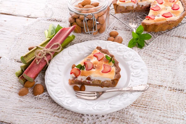 Rabarber taart met meringue — Stockfoto