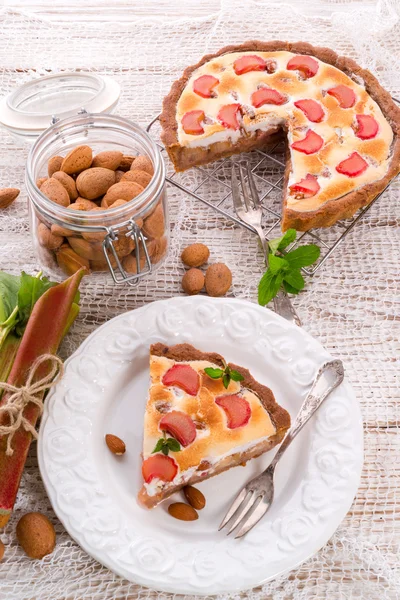 Pasteles de ruibarbo con merengue —  Fotos de Stock
