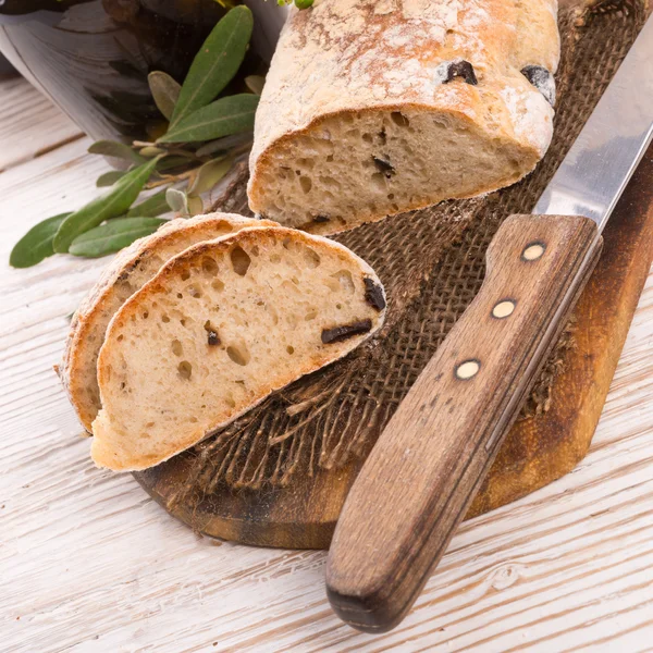 Hausgemachte Oliven-Ciabatta — Stockfoto