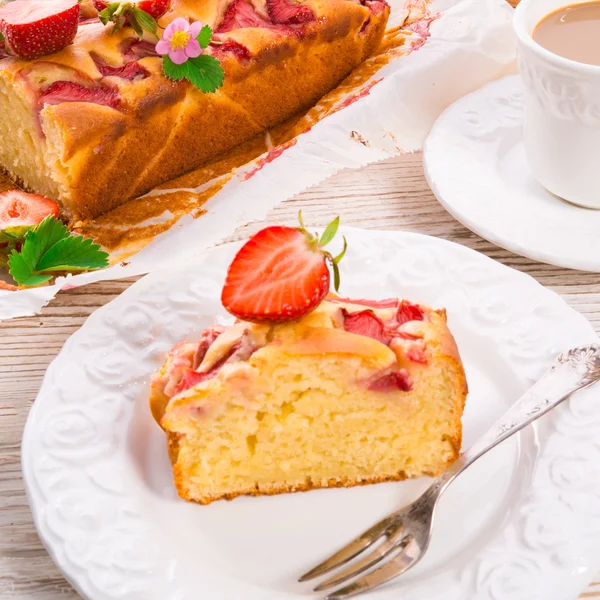 Strawberry cake — Stock Photo, Image