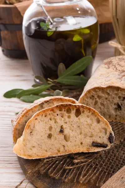 Hausgemachte Oliven-Ciabatta — Stockfoto