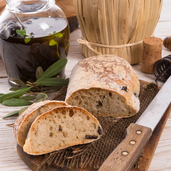 Ev yapımı zeytin ciabatta. — Stok fotoğraf